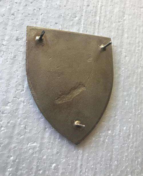 GROUP 4 HQ-SMALL FEATHERS TYPE FLASH- 3 PINS- ORIGINAL