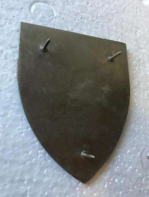201 BATTALION ORIGINAL IVORY COLOURED-FULL SIZE FLASH- 3 PINS