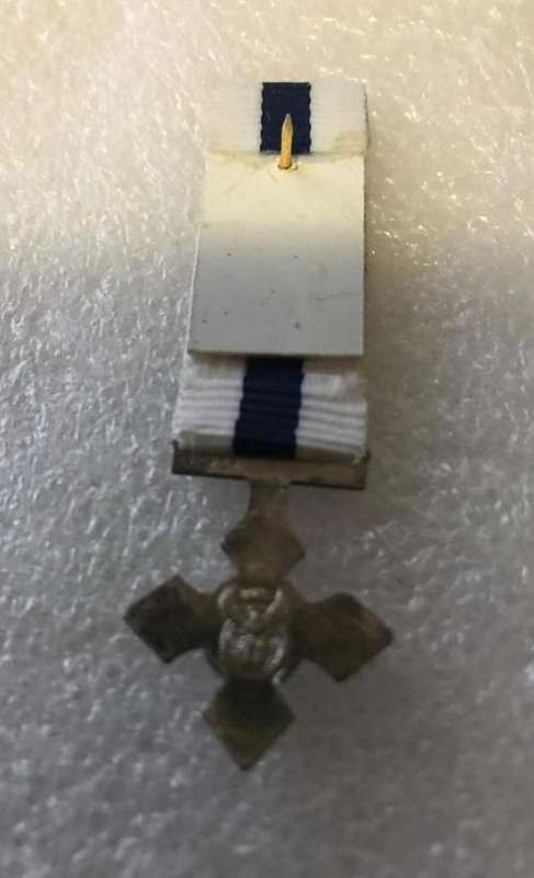 MINIATURE NAVY CROSS AUTHENTIC SILVER MEDAL- SILVER MARKING ON SUSPENDER-INSTITUTED 1991