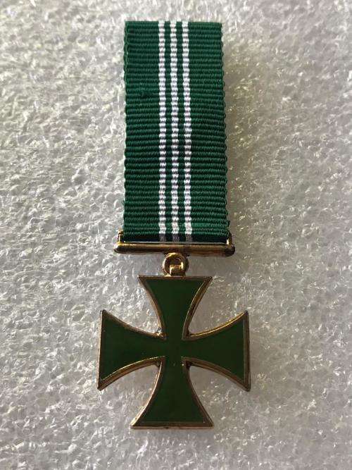 MINIATURE SA PRISONS SERVICE CROSS FOR MERIT (CPM) (1980)SILVER MARKINGS ON THE BACK