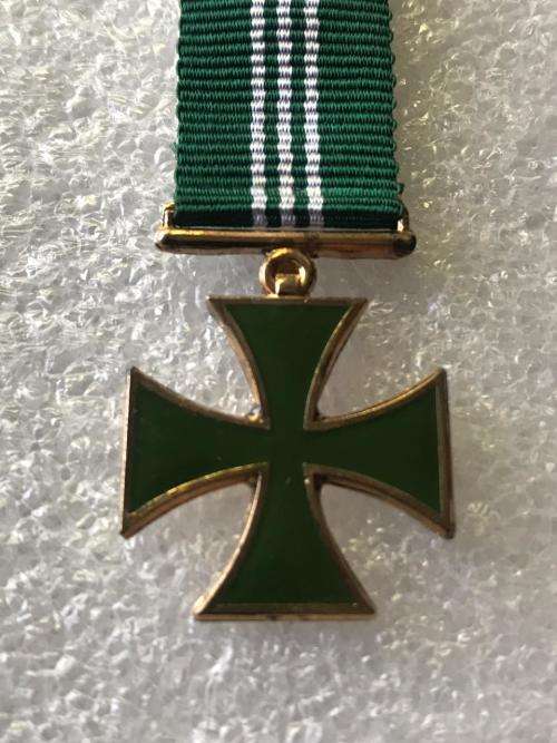 MINIATURE SA PRISONS SERVICE CROSS FOR MERIT (CPM) (1980)SILVER MARKINGS ON THE BACK