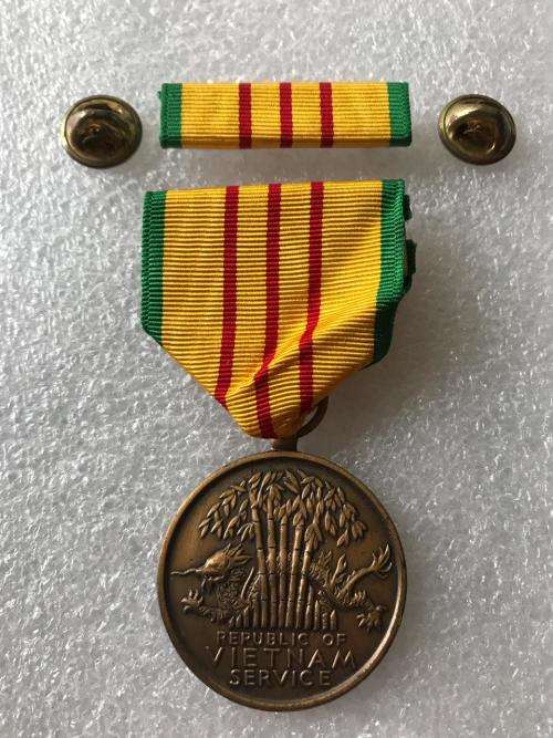 FULL SIZE US VIETNAM SERVICE MEDAL-4 JULY 1965- 30 APRIL 1975