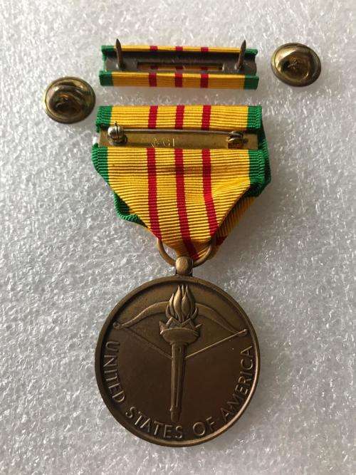 FULL SIZE US VIETNAM SERVICE MEDAL-4 JULY 1965- 30 APRIL 1975