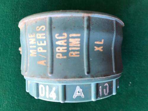 R1M1 ANTI PERSONNEL MINE BORDER WAR PERIOD-INNERT-DIAMETER 70MM-HEIGHT 50MM