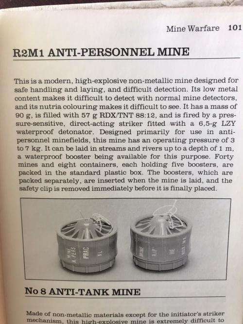 R1M1 ANTI PERSONNEL MINE BORDER WAR PERIOD-INNERT-DIAMETER 70MM-HEIGHT 50MM