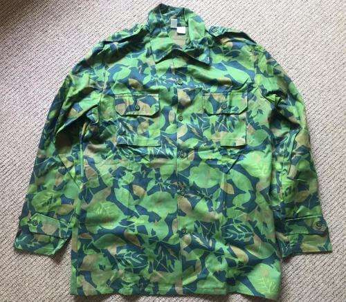 ORIGINAL RECCE COPY CUBAN ELM LEAF CAMO SHIRT IN UNUSED CONDITION-SIZE LARGE-MEASURES 60CM ARMPIT TO