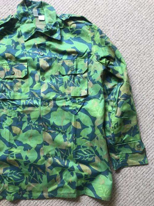 ORIGINAL RECCE COPY CUBAN ELM LEAF CAMO SHIRT IN UNUSED CONDITION-SIZE LARGE-MEASURES 60CM ARMPIT TO