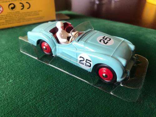 DINKY TOYS TRIUMPH TRZ MODEL 1:43 SCALE-MINT-BOXED WITH 13 PAGE BOOKLET