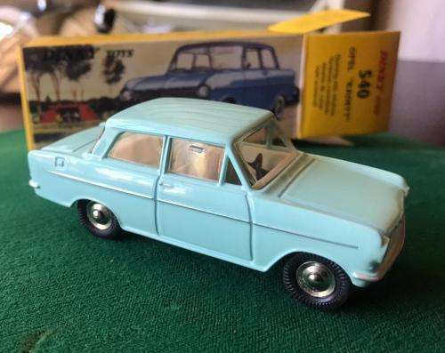 DINKY TOYS-DIE CAST MODEL-OPEL KADETT-SCALE 1;43-CONDITION MINT NEW-BOXED & SOLD WITH 13 PAGE BOOKLE