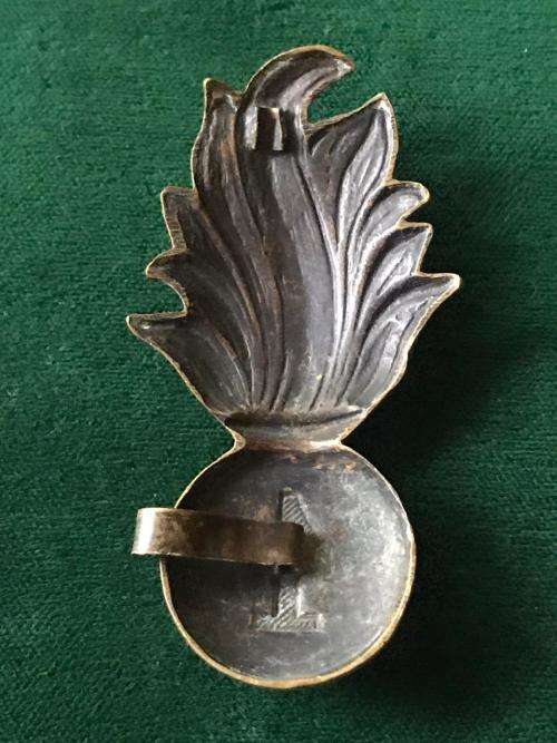 ITALIAN PRE 1937 GRENADIERS BADGE-ONE LUG- MEASURES 62 MM