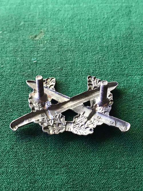 SOUTH WEST AFRICA (NAMIBIA) INFANTRY CAP BADGE- 2X SCREW LUGS