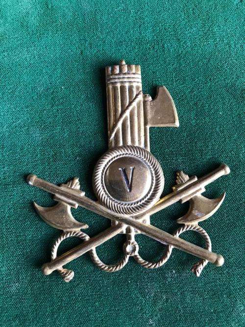 WW2 ITALIAN CAP BADGE-NO LUGS