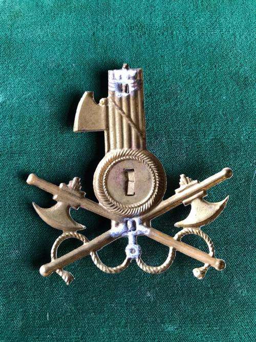WW2 ITALIAN CAP BADGE-NO LUGS