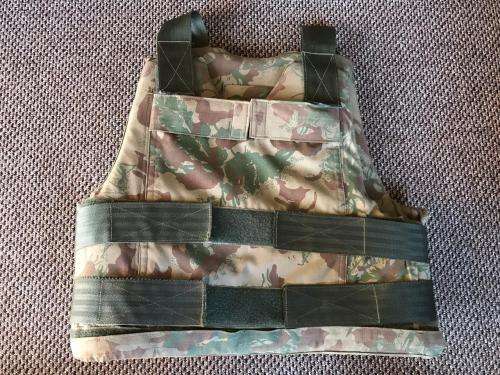 BULLET PROOF VEST WITH KEULER PLATES-COMPLETE AND GOOD CONDITION -SIZE ADJUSTABLE-POLICE TASK FORCE