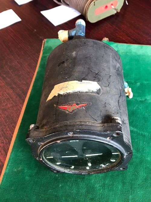 ARTIFICIAL HORIZON MK 1B INSTRUMENT-DIAMETER 11CM-LENGTH 17 CM-WORKING CONDITION -MK 1B GA/1519-ROYA