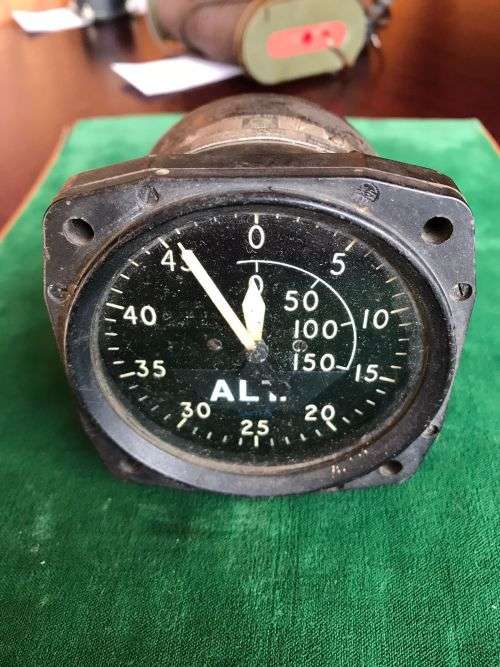 ALT METER,MADE BY SMITHS IN THE UK-SER, NO 2714/6 TYPE IT.1-2-WW2 PERIOD-USED IN THE SPITFIRE AND HU