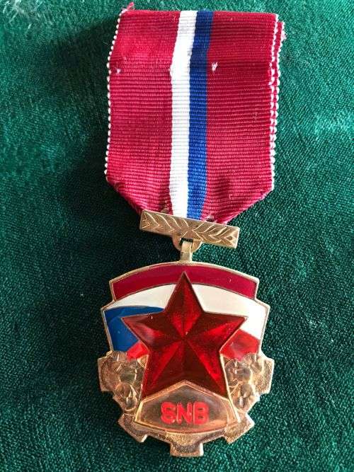 FULL SIZE CZECHOSLOVAKIAN SNB MEDAL FOR NATIONAL SECURITY