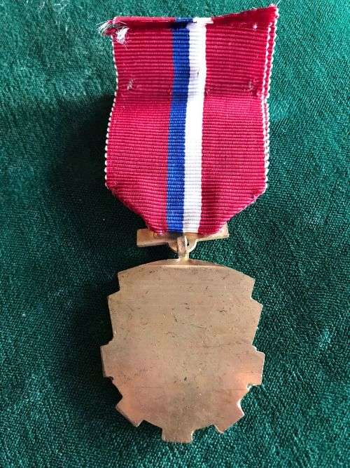 FULL SIZE CZECHOSLOVAKIAN SNB MEDAL FOR NATIONAL SECURITY