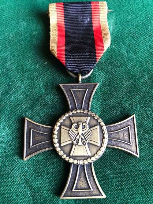 FULL SIZE GERMAN ARMED FORCES BUNDESWEHR CROSS OF HONOUR OF VALOUR