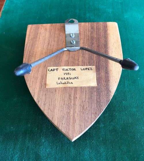 A  PLAQUE FROM CAPT. VIKTOR LOPEZ AND PRESENTED TO COLONEL AA YOUNG-LOHATLHA 1981 FORMER RECCE OFFIC