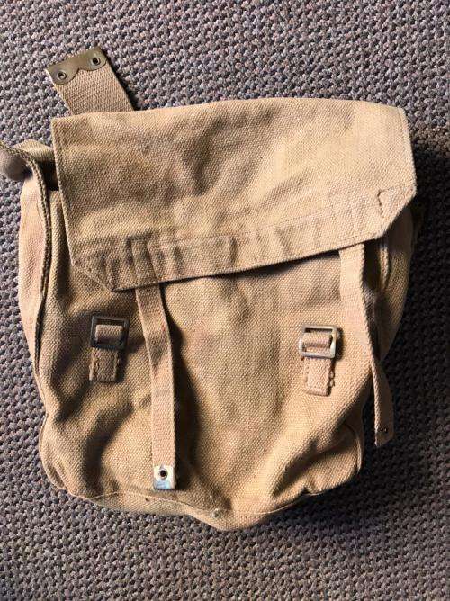 WW2 CANADIAN CARRIER BAG-MEASURES 32X30 CM