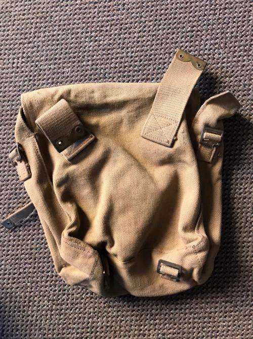WW2 CANADIAN CARRIER BAG-MEASURES 32X30 CM