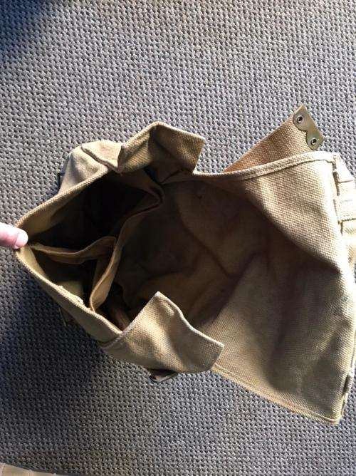 WW2 CANADIAN CARRIER BAG-MEASURES 32X30 CM