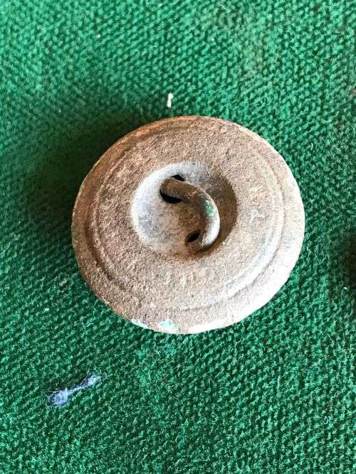 2X BOER WAR ZAR BUTTONS AND JOHANNESBURG VRIJWILLIGER CORPS WHITE METAL BADGE-WORN 1894-1899-THE BUT