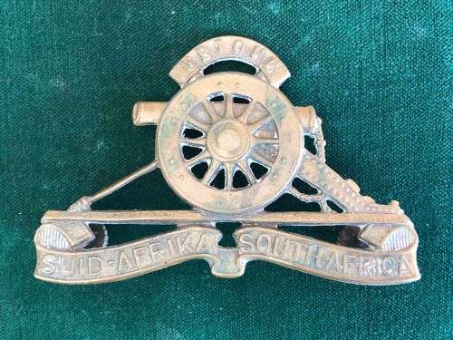 SA ARTILLERY,BRASS CAP BADGE-WORN POST 1959- 2X SCREW LUGS
