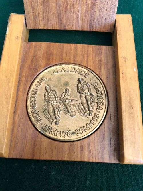 32 BATTALION MEDALLION IN WOODEN DISPLAY BOX-NUMBERED 1005