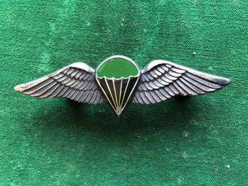 SA NIGHT JUMPERS ,FULL SIZE WING-BLACK DARKENED WINGS WITH ENAMEL CENTRE-NEVER WORN-2 PINS