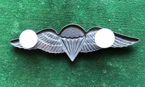 SA NIGHT JUMPERS ,FULL SIZE WING-BLACK DARKENED WINGS WITH ENAMEL CENTRE-NEVER WORN-2 PINS