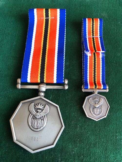 TSHUMELO IKATELAHO (CAMPAIGN MEDAL) FULL SIZE + MINIATURE