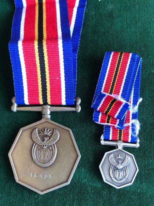 TSHUMELO IKATELAHO (CAMPAIGN MEDAL) FULL SIZE + MINIATURE
