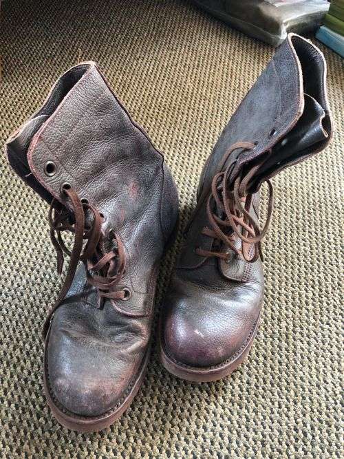 SADF FLAT SOLE BOOTS WORN TO MINIMISE TRACK/SPECIAL FORCES/ SIZE 8
