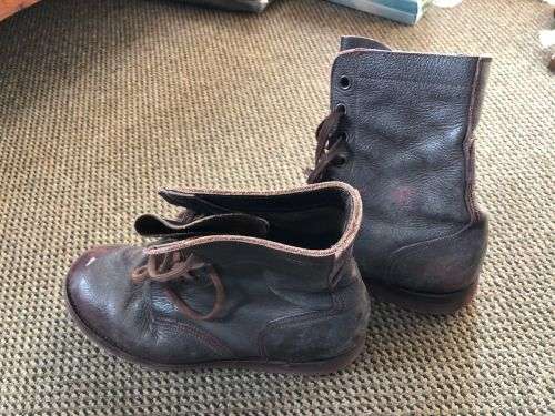 SADF FLAT SOLE BOOTS WORN TO MINIMISE TRACK/SPECIAL FORCES/ SIZE 8