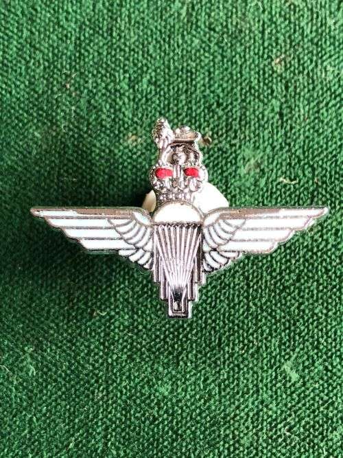 GREAT BRITAIN PARACHUTE REGT. LAPEL PIN POST 1950`S-ENAMEL