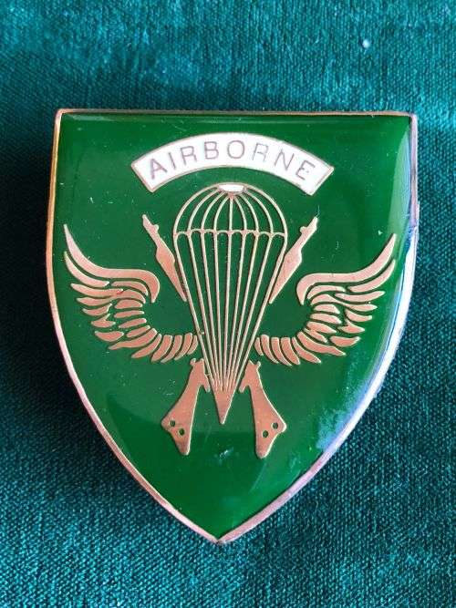 KENYAN 20 PARACHUTE BTN FLASH- 3 PINS