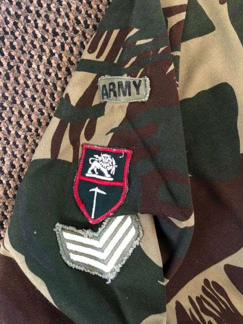 RHODESIAN CAMO TRACKSUIT TOP-SIZE MEDIUM-MEASURES 55CM ARMPIIT TO ARMPIT-MAKERS LABEL AND IN VERY GO