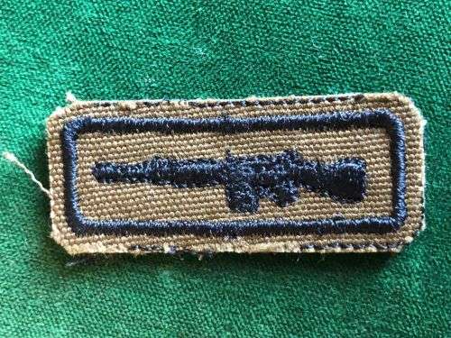 SADF PERIOD MARKSMAN BADGE EMBROIDERED IN BLACK THREAD ON NUTRIA BACKING