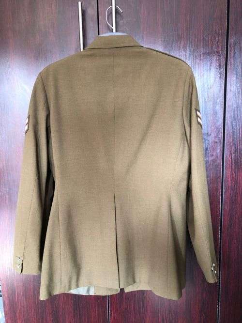 1 PARABAT BATTALION STEP OUT JACKET SIZE MEDIUM- MEASURES 55CM ARMPIIT TO ARMPIT-SOLD WITH ALL BADGE