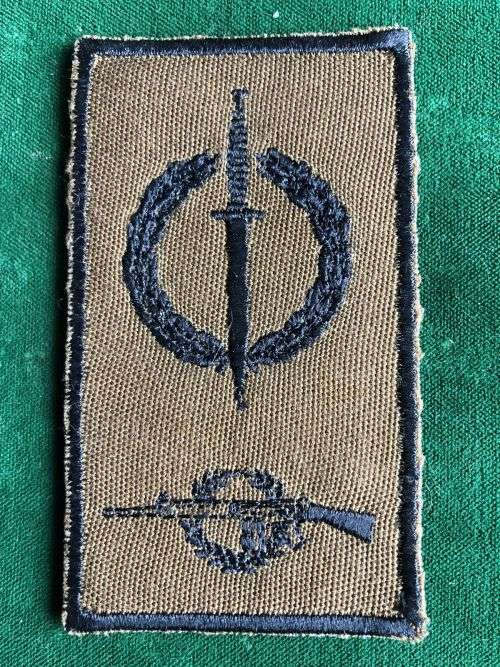 RECCE/COMBINED OPERATOR AND SNIPER CLOTH BREAST BADGE BLACK EMBROIDERED ON NUTRIA