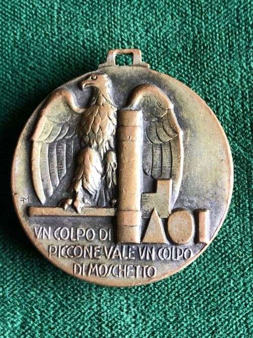 ITALIAN MEDAL-VN STROKE OF PEAK IS WITH VIOLET DEMOSKET-DIAMETER 33MM