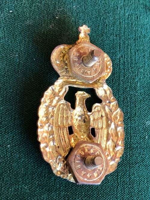 ITALIAN AIR FORCE CAP BADGE-WW 2- 2X SCREW LUGS