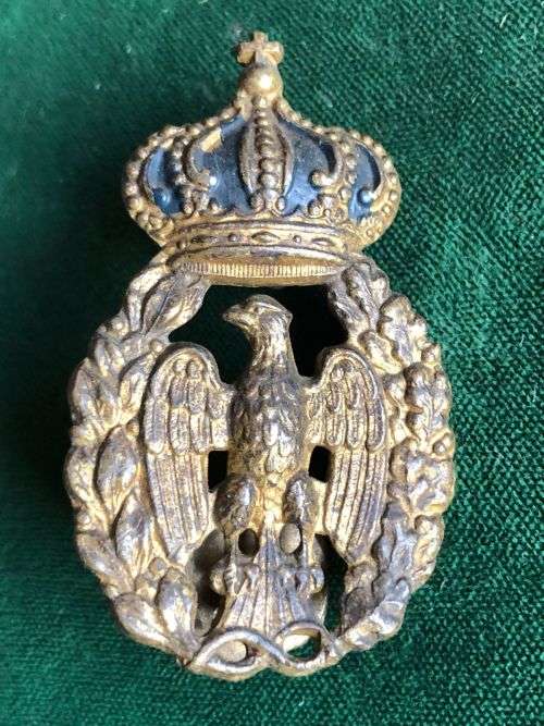 ITALIAN WW2 AIR FORCE (REGIA AERONAUTICA) CAP BADGE- 2X SCREW LUGS