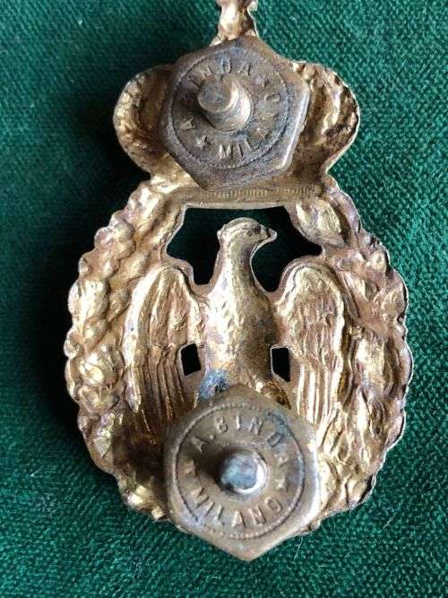 ITALIAN WW2 AIR FORCE (REGIA AERONAUTICA) CAP BADGE- 2X SCREW LUGS