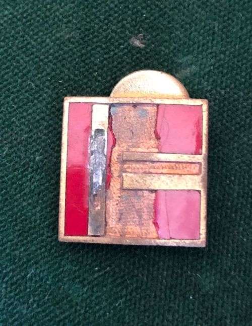 ITALIAN FASCIST BUTTON HOLE BADGE