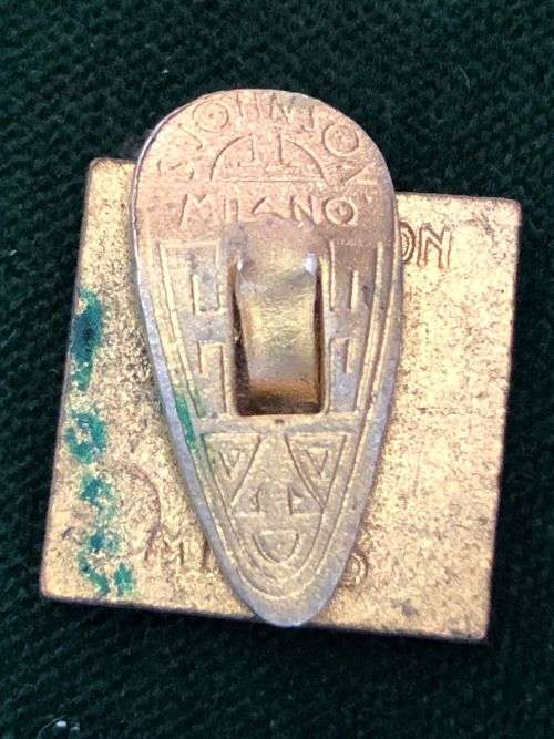 ITALIAN FASCIST BUTTON HOLE BADGE