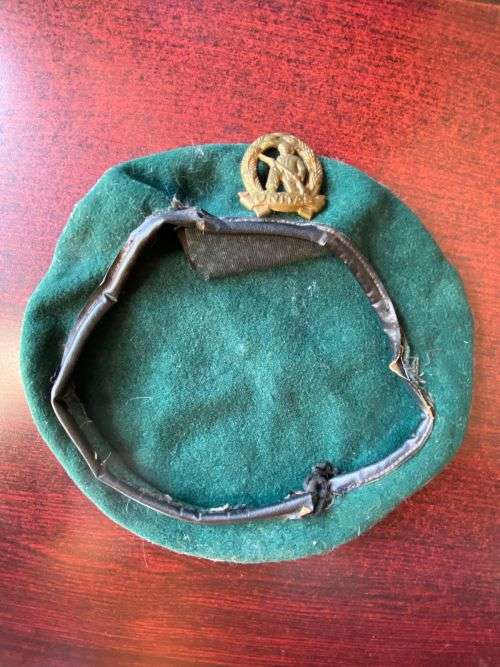 COMMANDO BERET WITH BRASS CAP BADGE-WORN 1963-1976