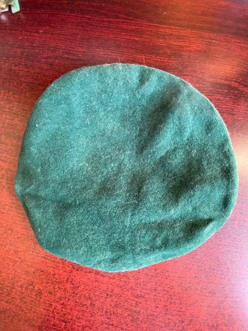 COMMANDO BERET WITH BRASS CAP BADGE-WORN 1963-1976